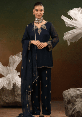 Naeyra Classic Kurta Set